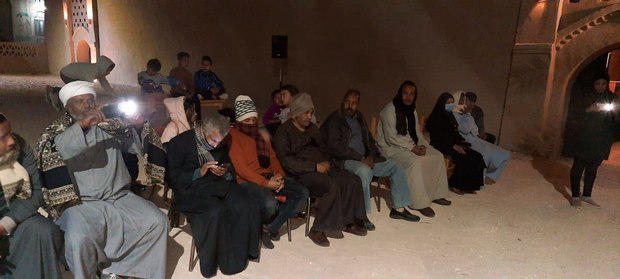 المسرح المتنقل يجول قرية حسن فتحى بالأقصر