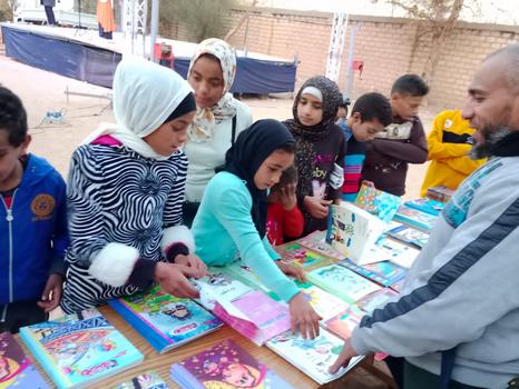 تفاعل عرب العوامر مع فعاليات المسرح المتنقل بأبنوب - أسيوط 
