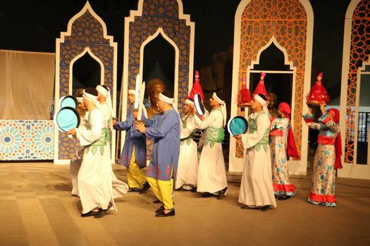 جمهور مسرح سور القاهرة الشمالي يتفاعل مع الفلكلور الصعيدي