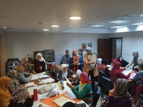 فن الخيوط الوترية بالمركز الثقافى بطنطا ضمن فعاليات الصالون الأول للفنون التشكيلية الصغيرة