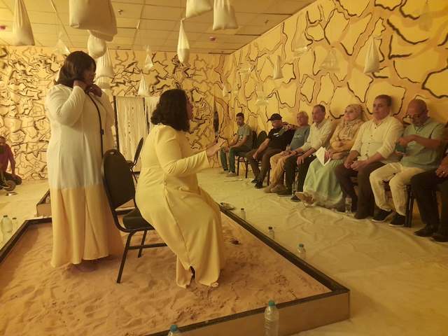 بدء عرض "عروس الرمل" ضمن الموسم المسرحي لقصور الثقافة بأسوان