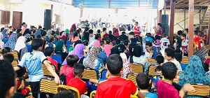 في أجواء صيفية مبهجة..  إقبال كبير على فعاليات الثقافة في المسرح المتنقل بمركز شباب البرجاية