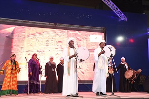 في أول عروضها.. فرقة النيل للغناء الشعبي تتألق على مسرح النادي الاجتماعي بمطروح