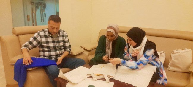 مناقشات حول إعادة التدوير وتسويق المنتجات في ملتقى فتيات 