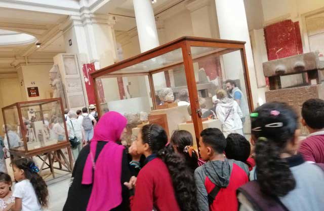 أتوبيس الفن الجميل يحتفل باليوم العالمي للغة العربية
