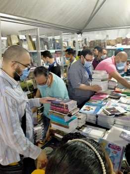 2329 كتاب بإجمالى 24500 جنيه مبيعات قصور الثقافة بمعرض الإسكندرية للكتاب