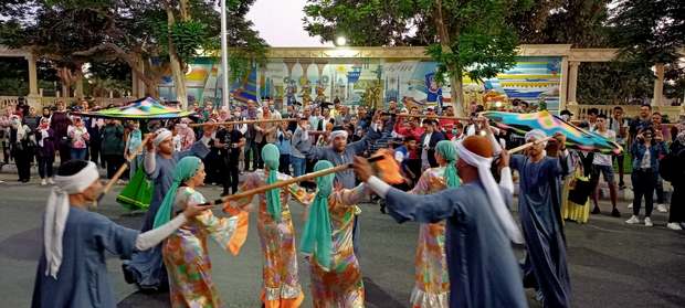 ديفيليه فنى لفرق مهرجان الإسماعيلية الدولى للفنون الشعبية تمهيدا لافتتاحه