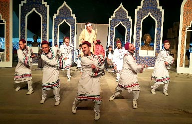 الترحيب البدوي على المسرح الروماني في ليالي رمضان 