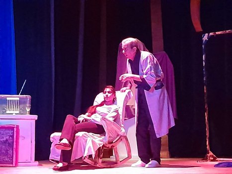 العرض المسرحى "طرح الحرير" على مسرح قصر ثقافة توشكى