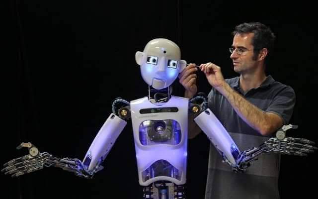 "دورات في علم الروبوتات Robotics" بثقافة السويس