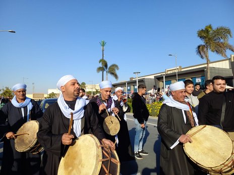 ديفيله فني لفرق قصور الثقافة في استقبال أول أيام معرض الكتاب 