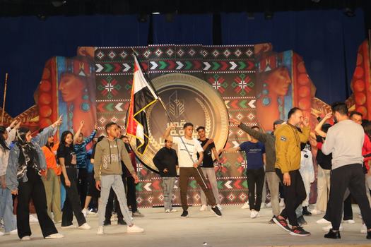 فرق الفنون الشعبية تؤدي بروفاتها بالعريش استعدادا للاحتفال بعيد تحرير سيناء 