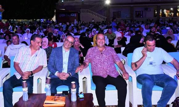 عمرو البسيوني يشهد حفلا لفرقة الأنفوشي للإيقاعات ضمن ليالي 