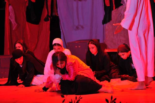 "سبع ورقات كوتشينة" يناقش قضايا المرأة في المجتمع ضمن مهرجان مسرح الهواة 