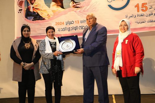 محافظ الوادي الجديد يشهد ختام الملتقى الثقافي الـ 15 لفتيات المحافظات الحدودية ضمن مشروع "أهل مصر" 