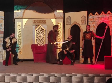 قصور الثقافة تختتم العرض المسرحي "سلطان الحرافيش" لفرقة الفشن ببني سويف 