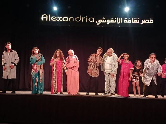 فرقة أوبرا عربي تتألق بعروض من الزمن الجميل على مسرح الأنفوشي 