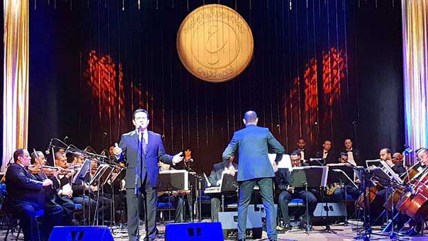 محمد ثروت يشعل مسرح المركز الثقافى فى مهرجان الموسيقى العربية 