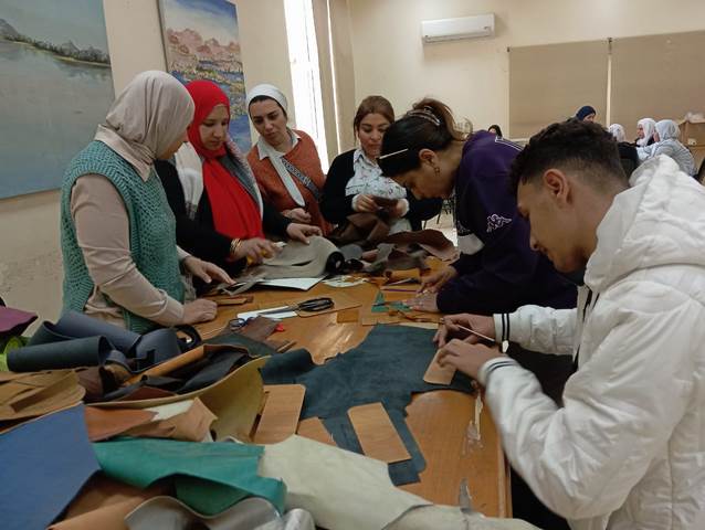 قصور الثقافة تطلق أسبوعا ثقافيا لتدريب الشباب على الحرف اليدوية بالأسمرات