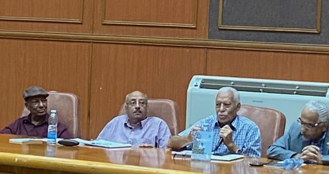 "مسرحيات شعرية للناشئة" لأحمد فضل شبلول في مناقشات نادي أدب برج العرب 