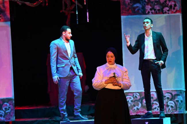 فرقة دمنهور المسرحية تعرض 