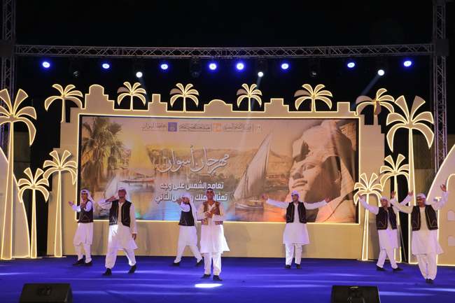 استعراضات شعبية للأنفوشي وملوي في رابع أيام مهرجان تعامد الشمس