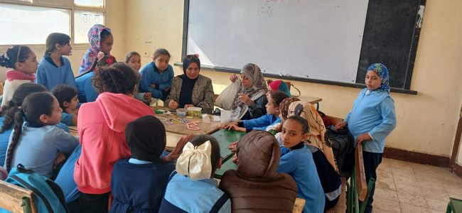 "العوامل المؤثرة في تشكيل الهوية" في نقاشات برنامج المواطنة بمحافظة المنيا 