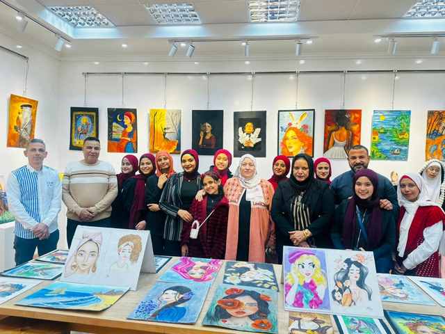 فتيات سيناء يروين حكاياتهن بالألوان في معرض 