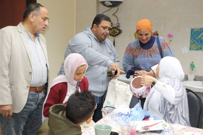 بتصميمات تمزج بين الأصالة والمعاصرة.. استمرار فعاليات ورش الأسبوع الثقافي للشباب بالعريش