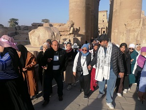 فتيات المحافظات الحدودية في جولة بمعبد الأقصر ضمن مشروع "أهل مصر"