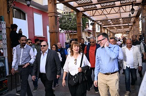 في السوق السياحي.. كرنفال استعراضي مبهج لفرق مهرجان أسوان الدولي للفنون الشعبية في دورته الـ13