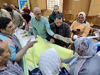 تصميم الملابس والإكسسوارات في ورشة عرائس المسرح الأسود لدعم الأطفال ذوي فرط الحركة