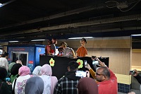 عروض الأراجوز والعرائس تخطف القلوب والأنظار بمحطة مترو العباسية