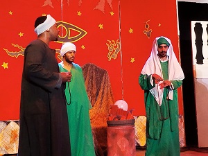 فرقة النور للمكفوفين تواصل تقديم العرض المسرحي "الطبابلي" بأسيوط 