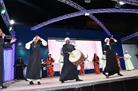 شاطئ الفن يواصل لياليه بمطروح بعروض طربية وفلكلورية