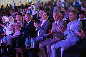 وسط إقبال جماهيري كبير.. رئيس هيئة قصور الثقافة يفتتح مهرجان أسوان للثقافة والفنون