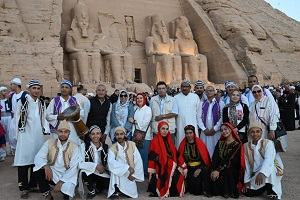 بحضور آلاف السائحين.. فرق قصور الثقافة تحتفي بتعامد الشمس بمعبد أبو سمبل