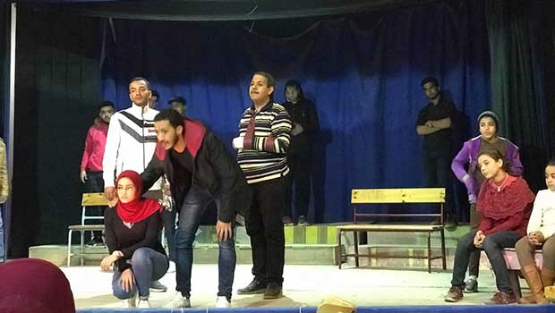 بنى مزار تناقش هموم المواطن في مسرحية (٩٠ أسوان القاهرة) 