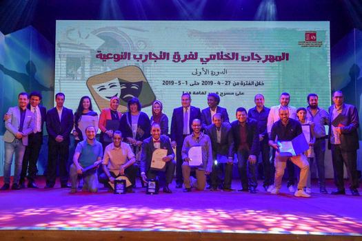 وزير الثقافة ومحافظ الإسكندرية يسلمان جوائز المهرجانات الختامية لموسم المسرح للجمهور