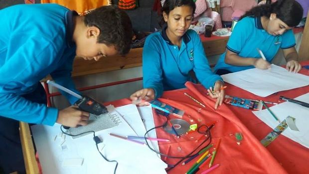 أضرار الأجهزة الذكية على الأطفال والمراهقين بثقافة البحر الأحمر