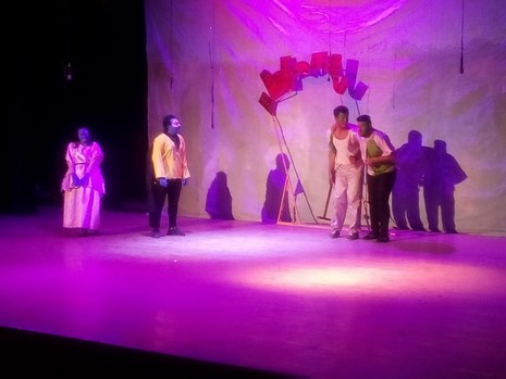 في المهرجان الاقليمي لقصور الثقافة "بلو لاند" عرض مسرحي بالألوان الطبيعية 