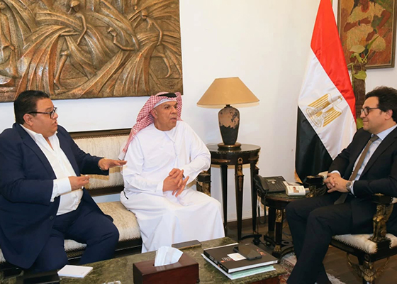 وزير الثقافة يعقد اجتماعًا موسعًا مع الهيئة العربية للمسرح