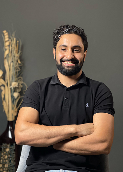 عبدالله صابر: هؤلاء البسطاء هم من يحملون الحياة على أكتافهم.. وهم أبطالى الحقيقيون