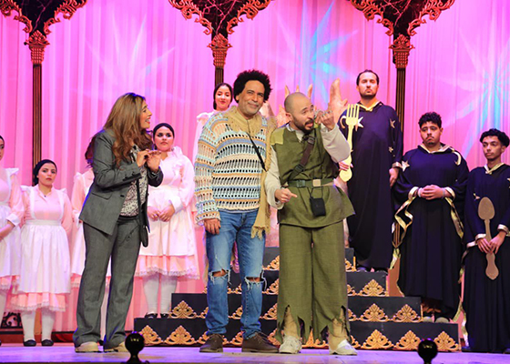 «ابن الأصول» يرفع لافتة كامل العدد فى أولى لياليه على مسرح ميامى