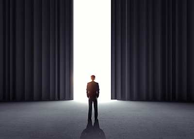  ما الدراماتورجية؟  رحلة بين النص والعرض